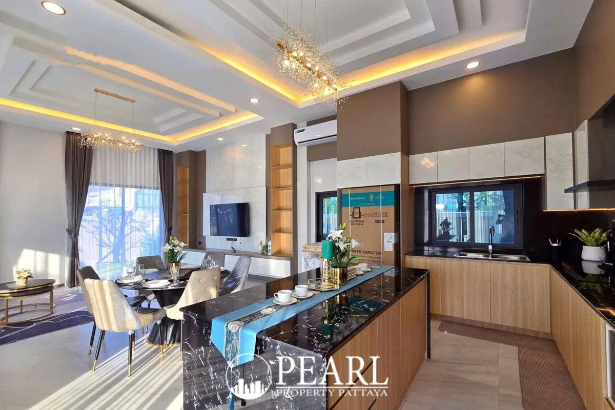 3 Bedroom House for Sale in East Pattaya spacious open-plan living room