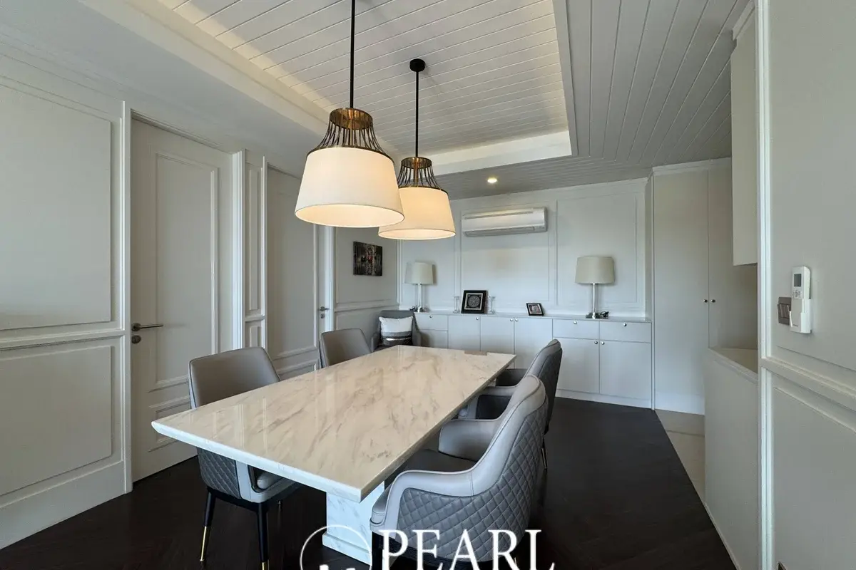 3 Bedroom Condo for Sale in The Grand Pattaya modern dining area