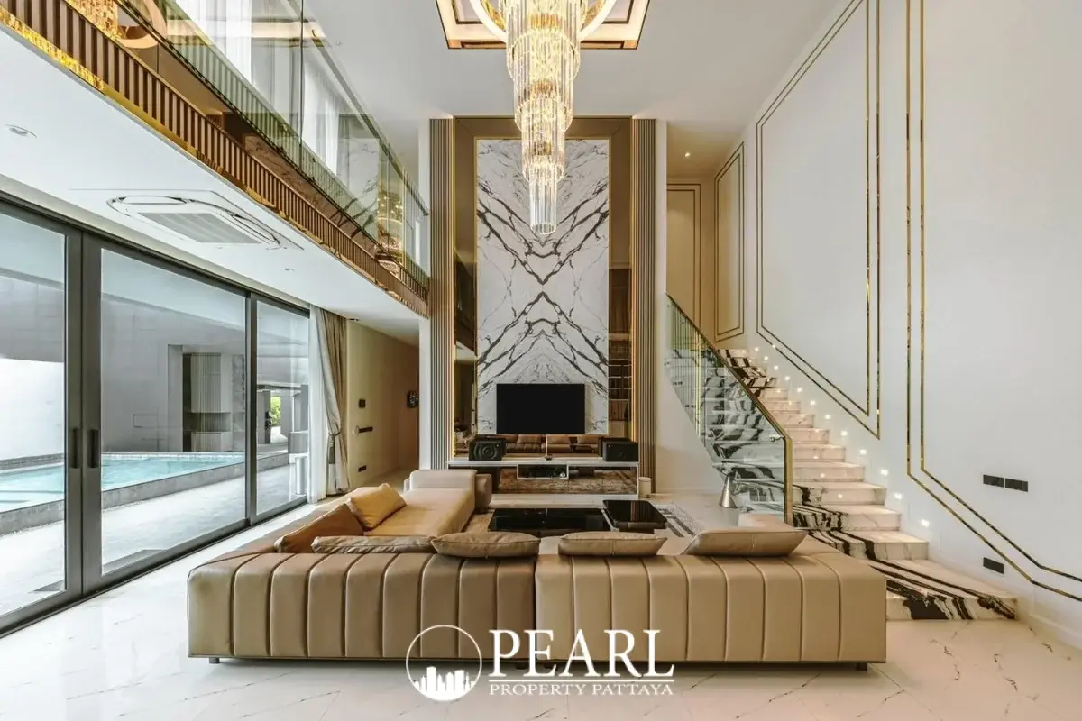 8 Bedroom House for Sale in Jomtien modern kitchen