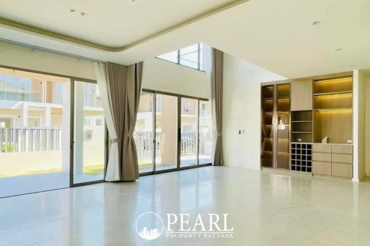 4 Bedroom House for Sale in Horizon By Patta modern kitchen with island