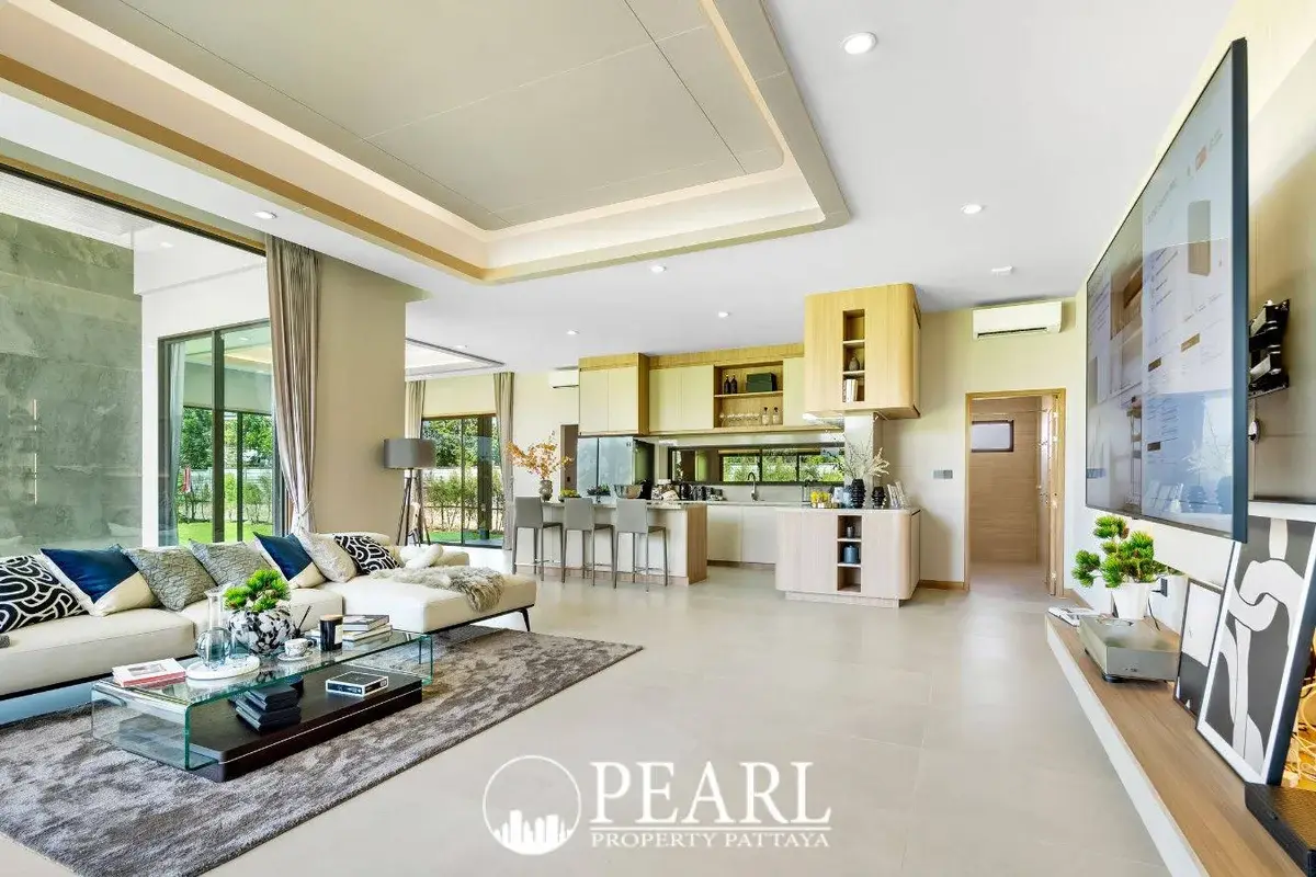 4 Bedroom House for Sale in Baan Pattaya 7 (Ascent) modern kitchen with island