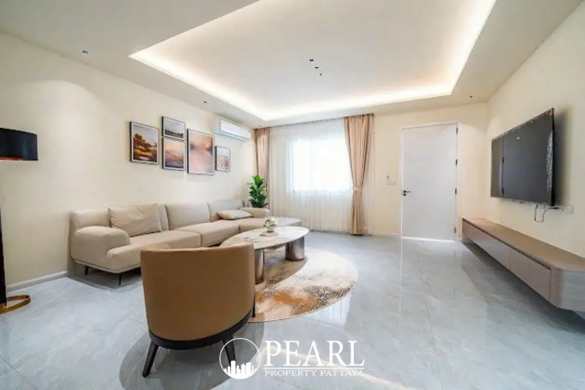 6 Bedroom House for Sale in Central Pattaya modern kitchen with island
