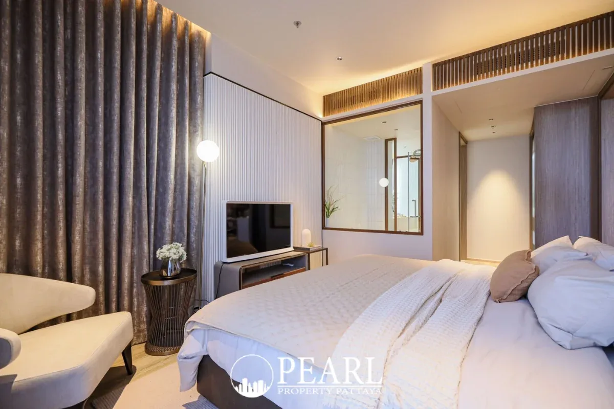 2 Bedroom Condo for Sale in Arom Jomtien private balcony overlooking the city