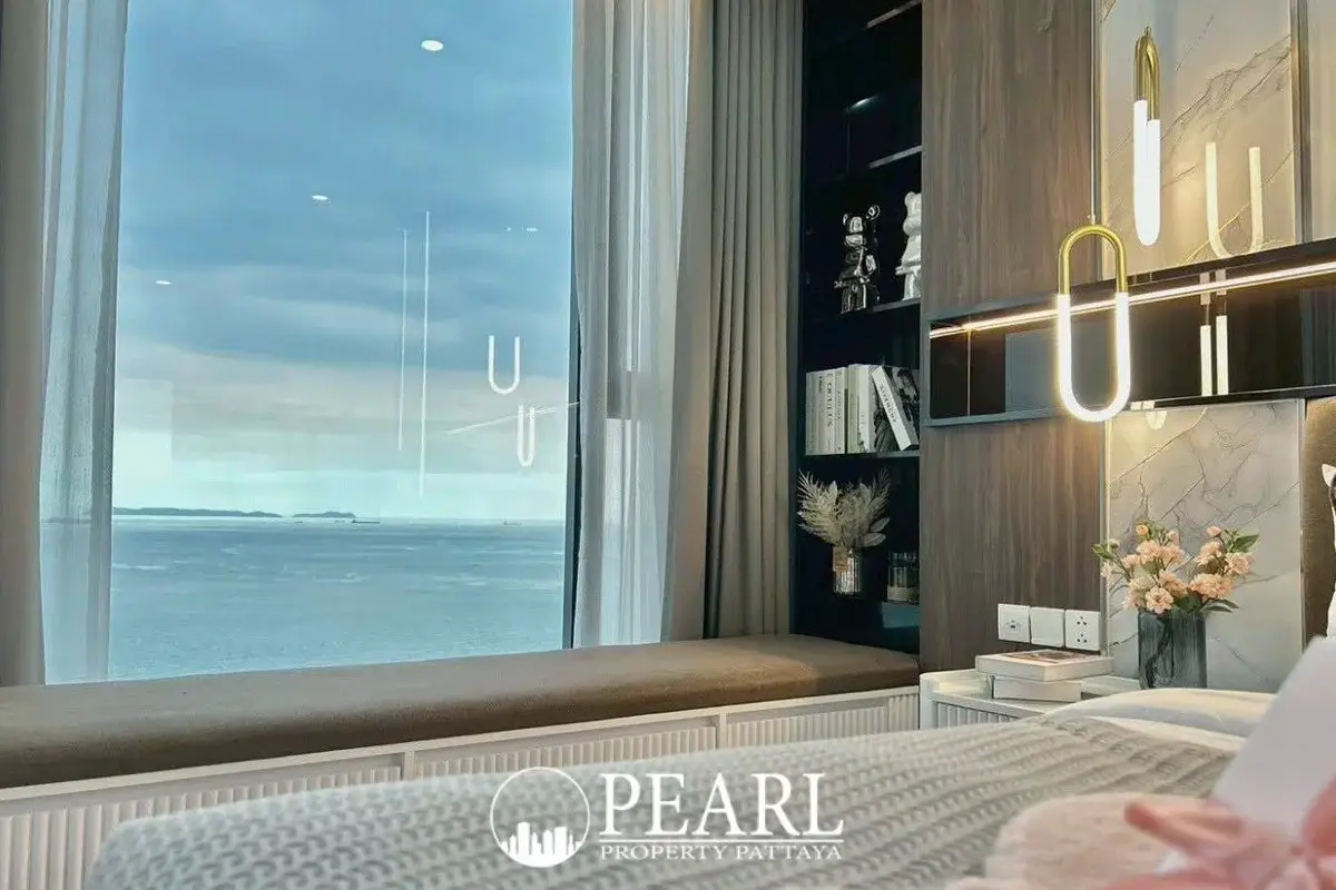 1 Bedroom Condo for Sale in Arom Wongamat well-equipped kitchen