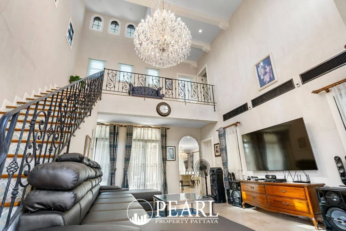 3 Bedroom House for Sale in Nusa Chivani Pattaya living room