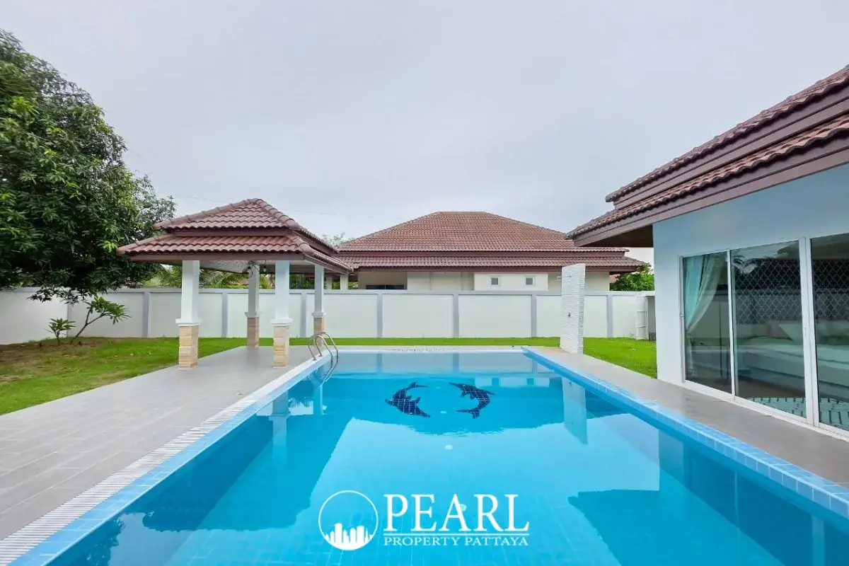 3 Bedroom House for Sale in Central Pattaya modern kitchen with appliances