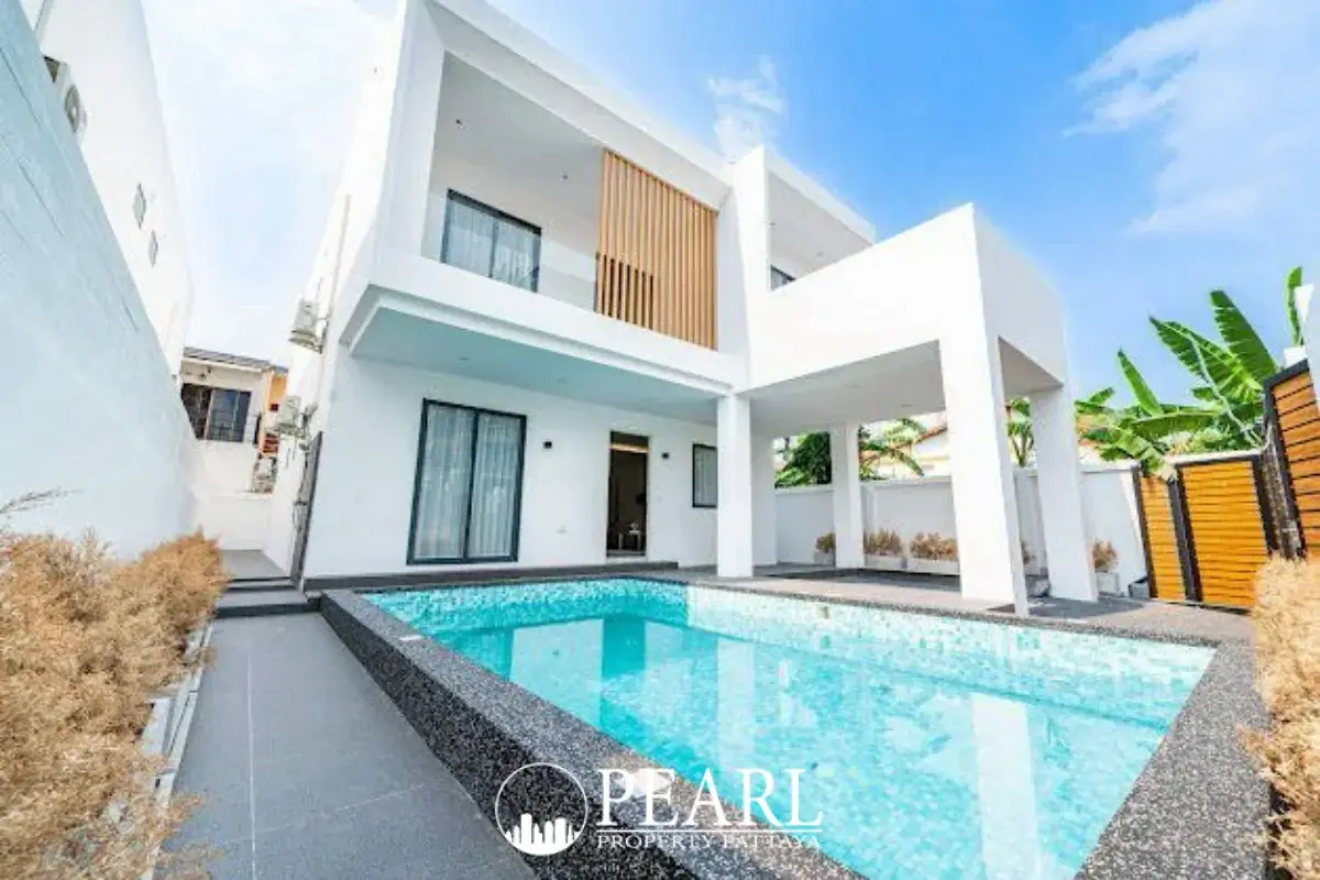 6 Bedroom House for Sale in Central Pattaya private swimming pool