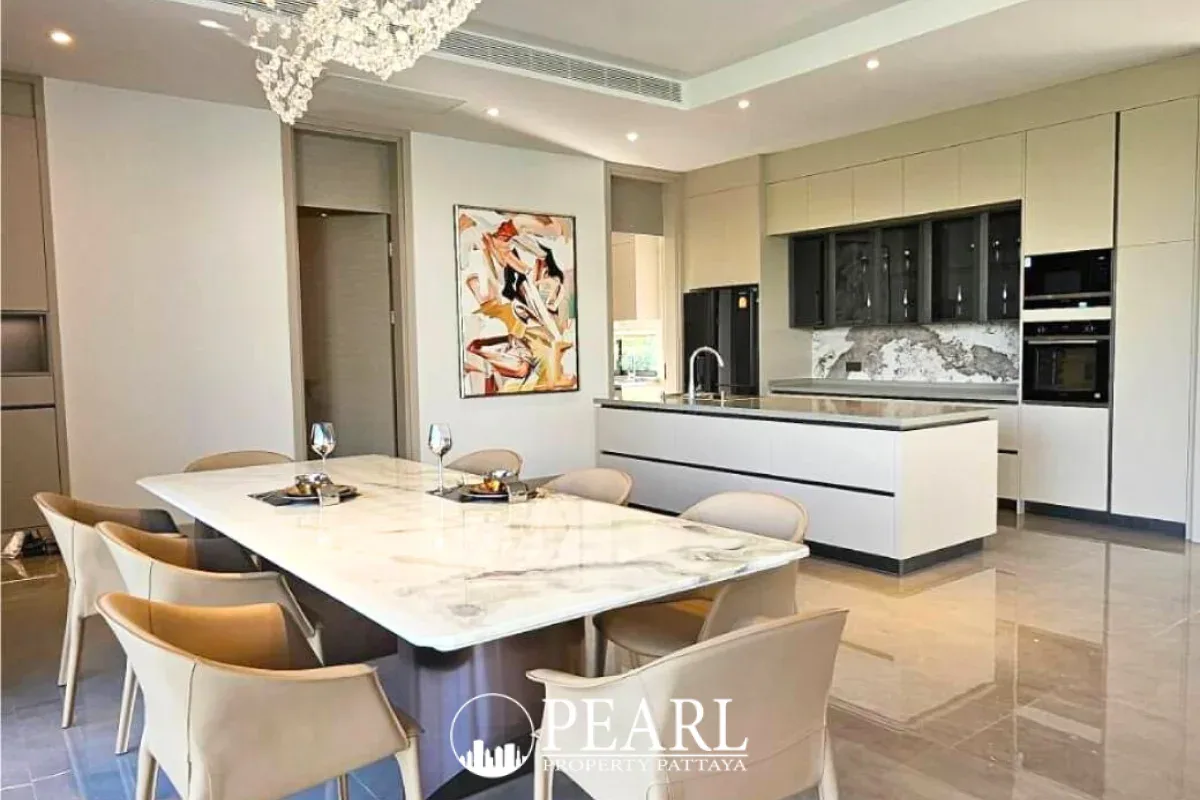 4 Bedroom Villa for Sale in Huai Yai spacious living room with modern decor