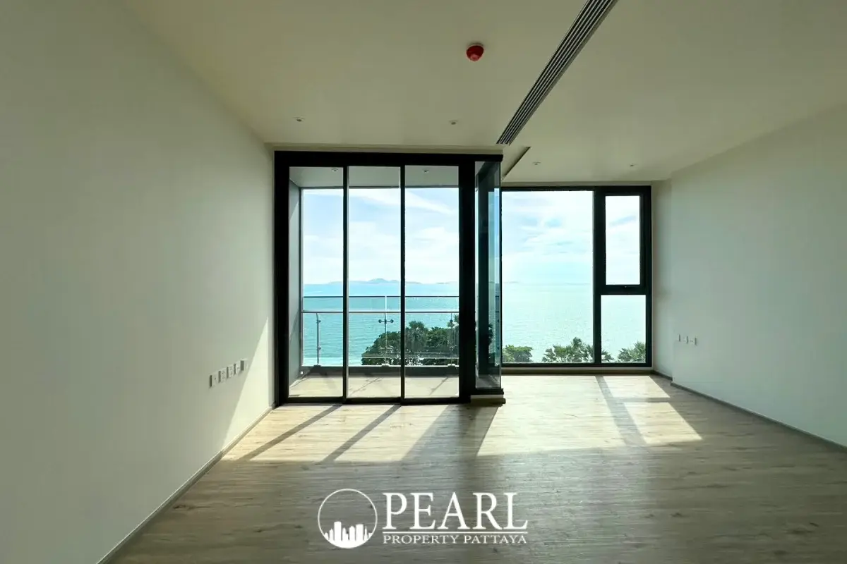 1 Bedroom Condo for Sale in Arom Wongamat living room with modern decor