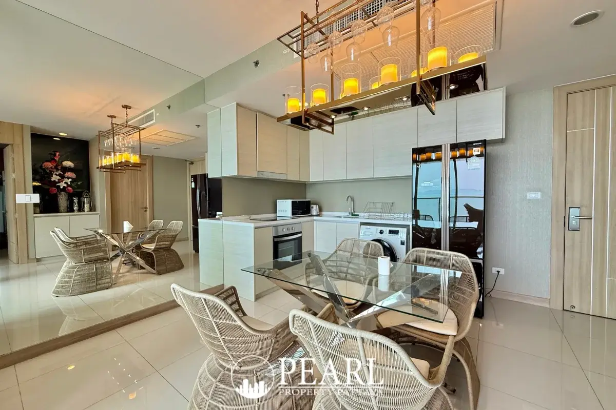 2 Bedroom Condo for Sale in The Riviera Wongamat infinity swimming pool