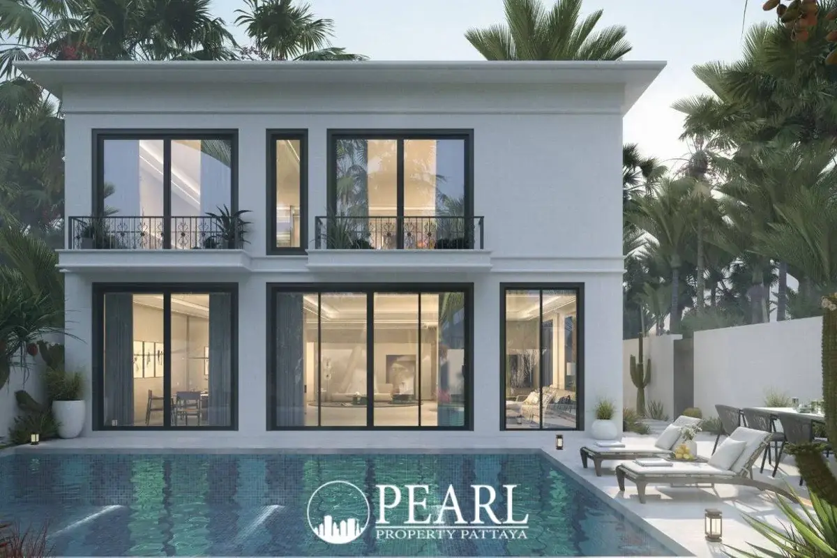 5 Bedroom Villa for Sale in Bang Lamung private swimming pool with sun loungers