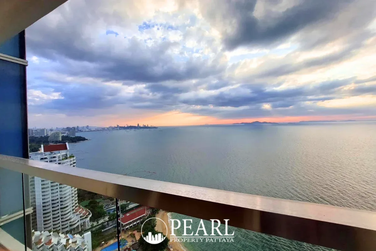 2 Bedroom Condo for Sale at Palm Wongamat master bedroom with en-suite bathroom