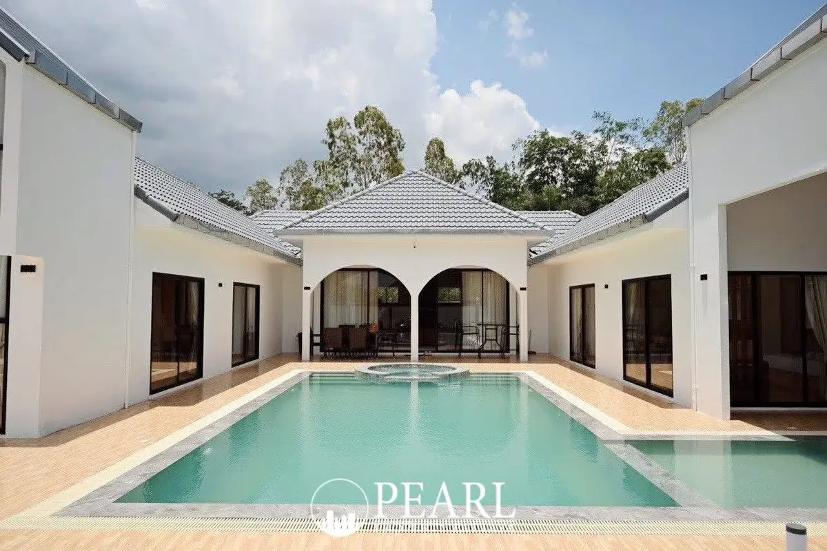 4 Bedroom House for Sale in Central Pattaya private swimming pool