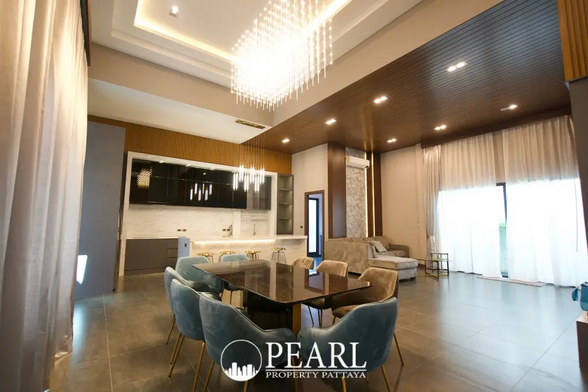 3 Bedroom House for Sale in Reservoir Town spacious living room