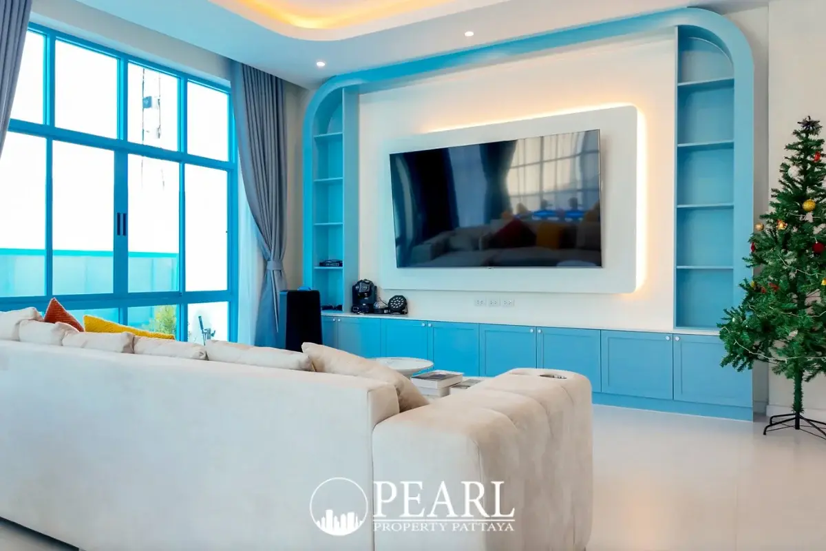 5 Bedroom House for Sale in East Pattaya modern kitchen