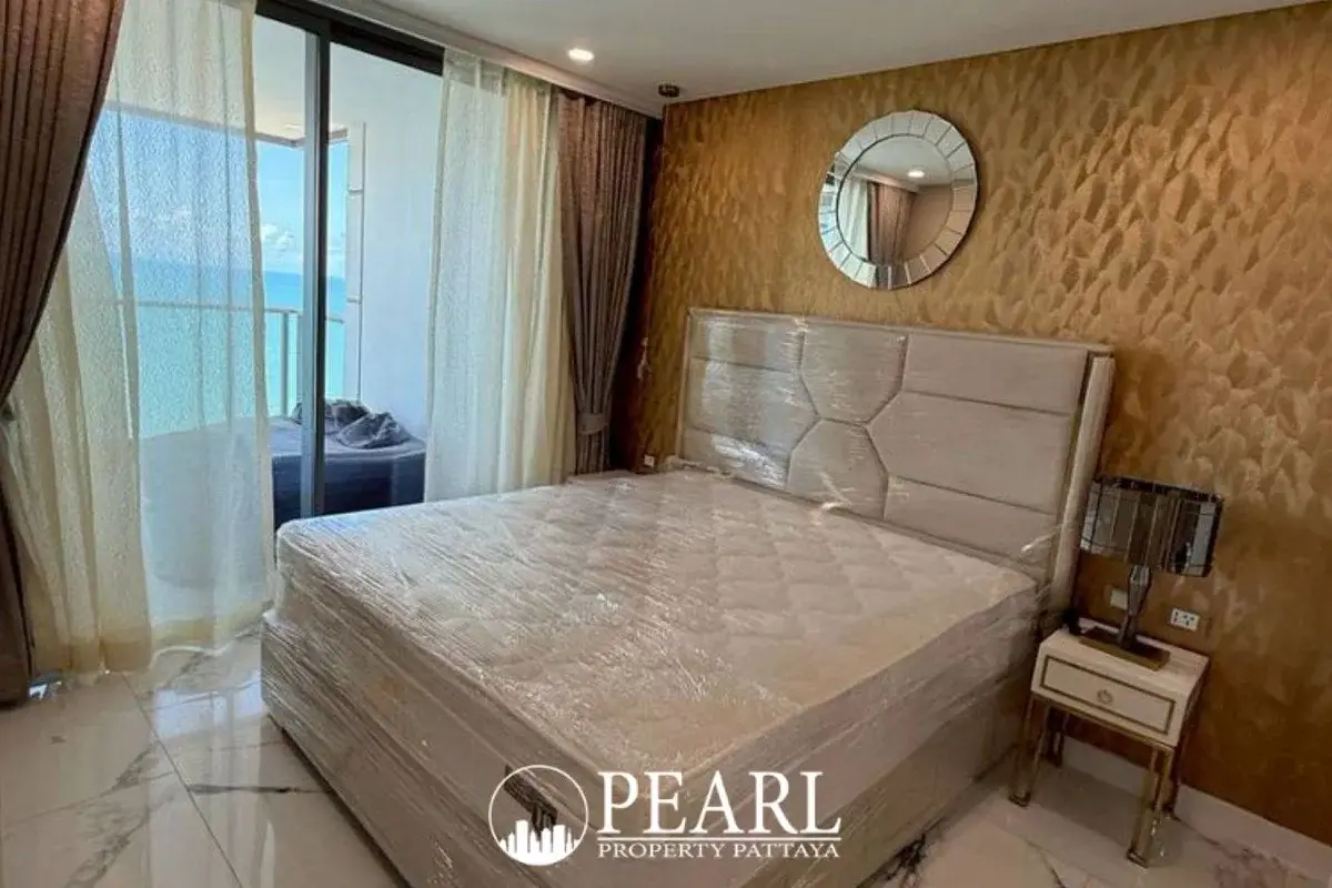 2 Bedroom Condo for Sale in Copacabana Beach Jomtien master bedroom with balcony access