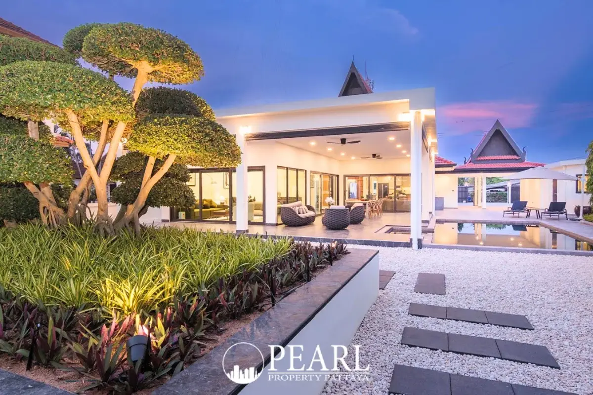 4 Bedroom House for Sale in L Pattaya modern kitchen with island