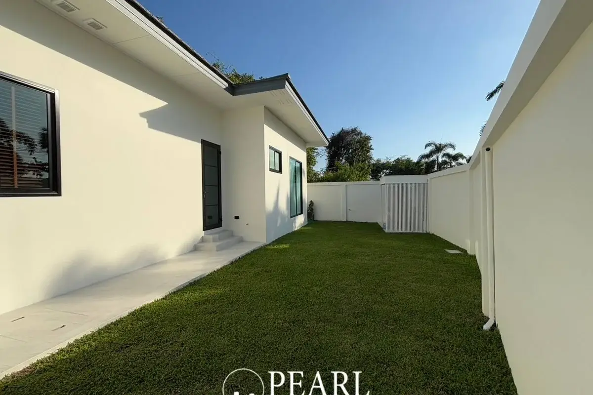 3 Bedroom House for Sale in East Pattaya private swimming pool