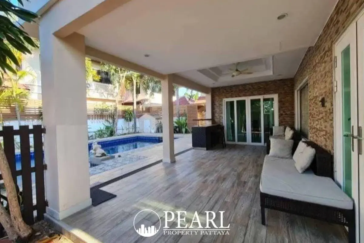 4 Bedroom House for Sale in Central Pattaya modern kitchen with island