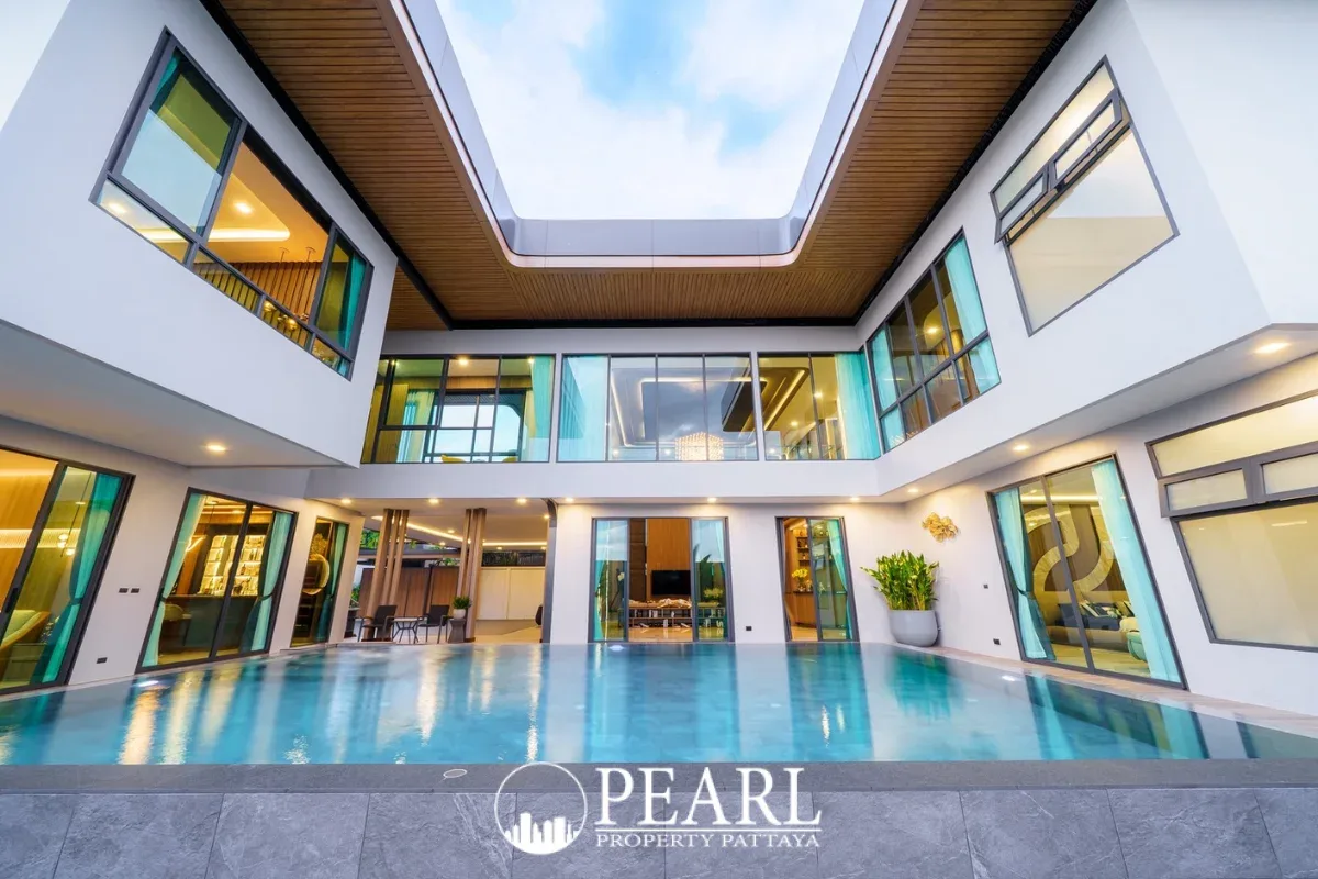 6 Bedroom House for Sale in M Mountain Grand Villa exterior facade