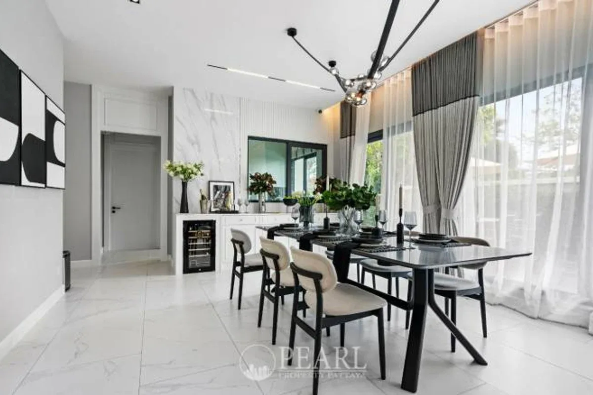 4 Bedroom House for Sale in The Lavish modern kitchen with island