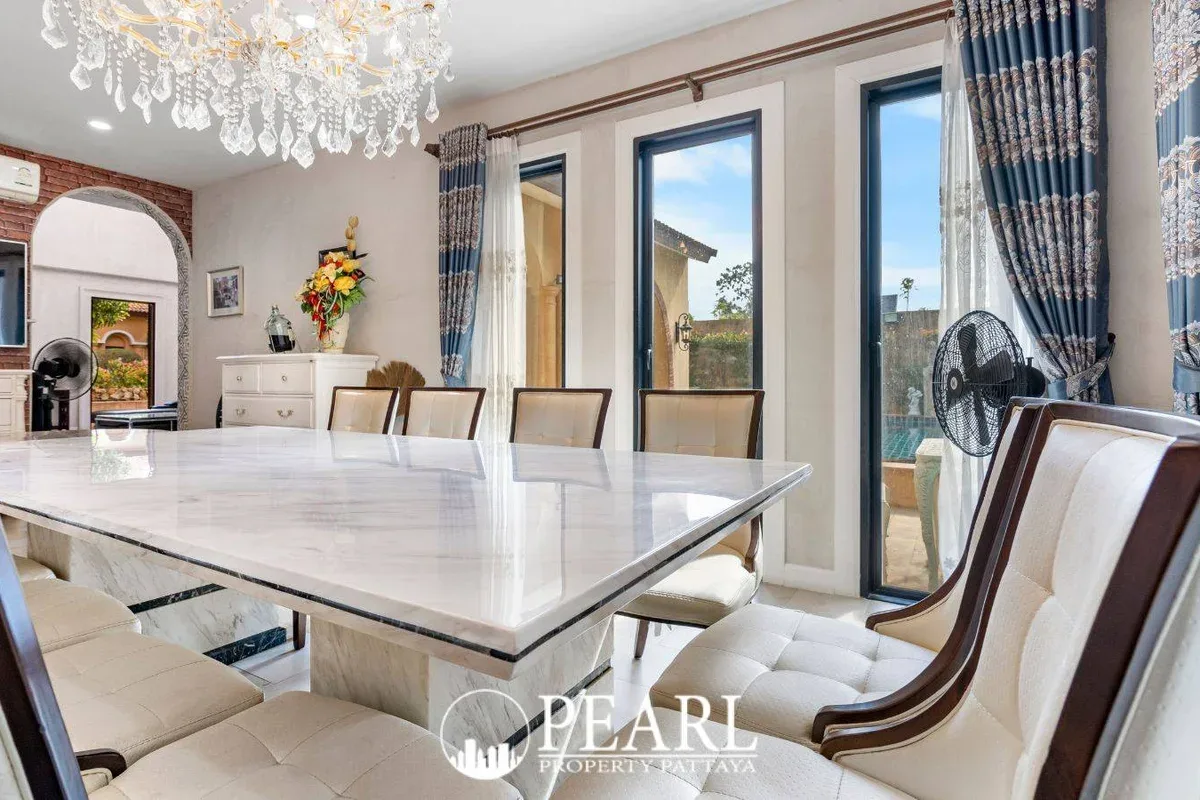 3 Bedroom House for Sale in Nusa Chivani Pattaya front entrance