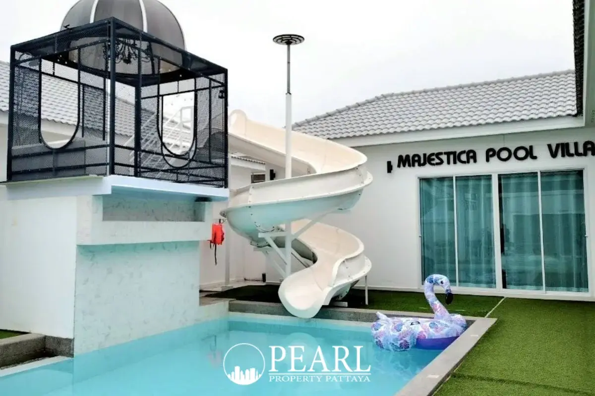 5 Bedroom House for Sale in Majestic Residence elegant dining area