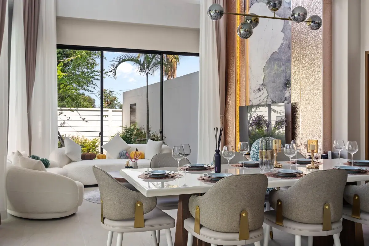 4 Bedroom House for Sale in Perla Villa private swimming pool and patio