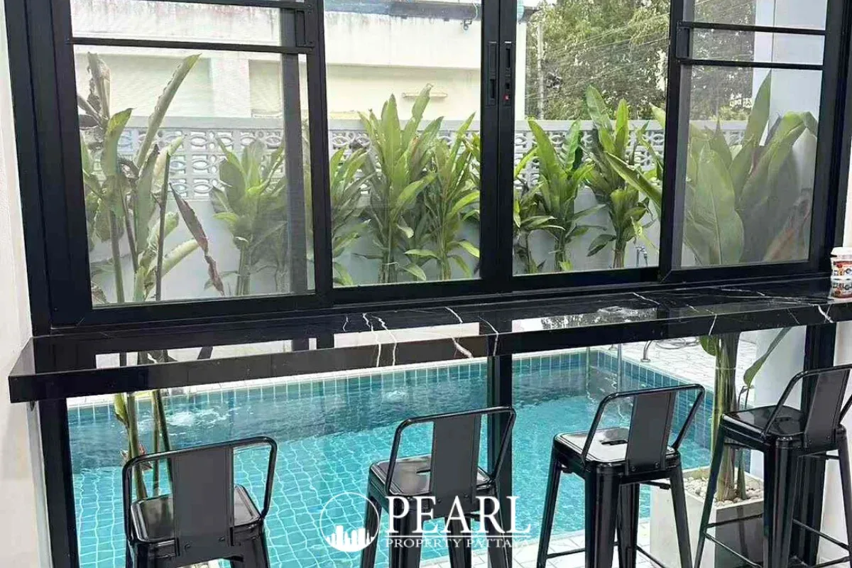 4 Bedroom Villa for Sale in Nong Prue private swimming pool