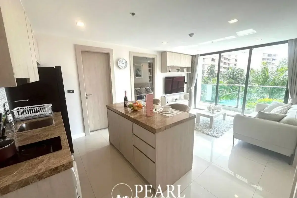 2 Bedroom Condo for Sale in Bang Lamung swimming pool