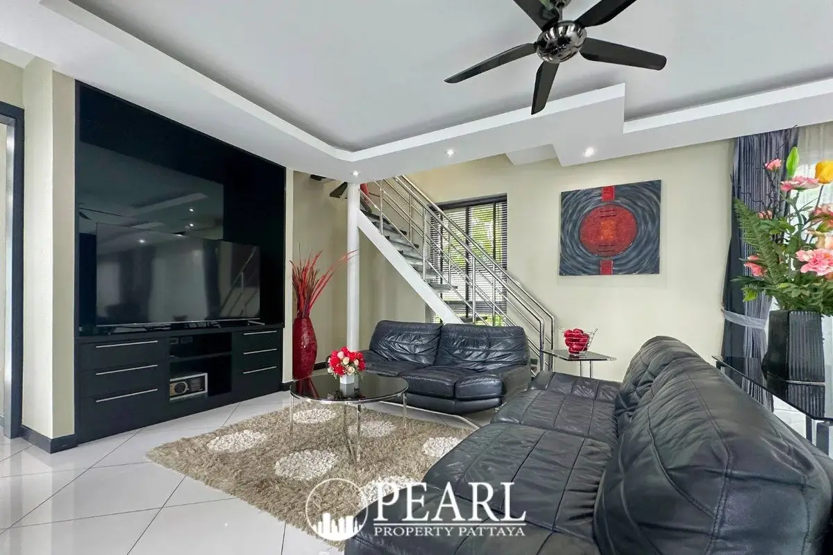 5 Bedroom House for Sale in Palm Oasis Villas swimming pool