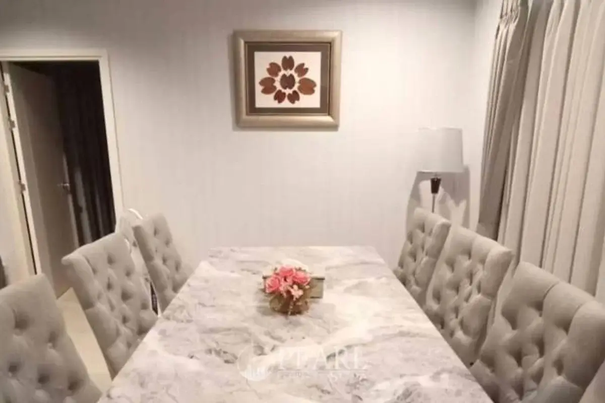 4 Bedroom House for Sale in East Pattaya master bedroom with ensuite