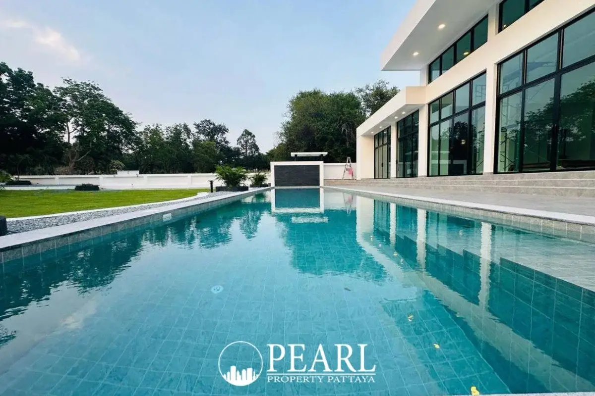 4 Bedroom House for Sale in Central Pattaya private swimming pool