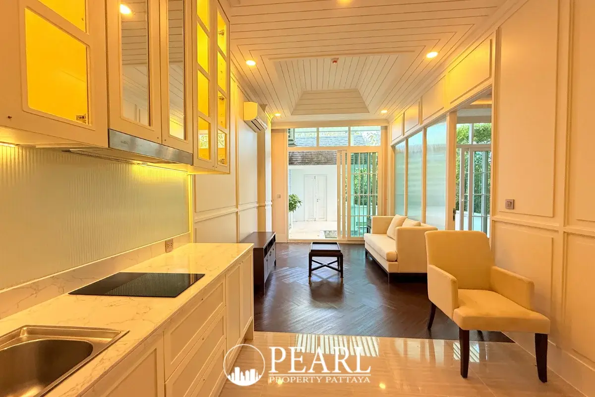 1 Bedroom Condo for Sale in The Grand Pattaya private balcony with city view