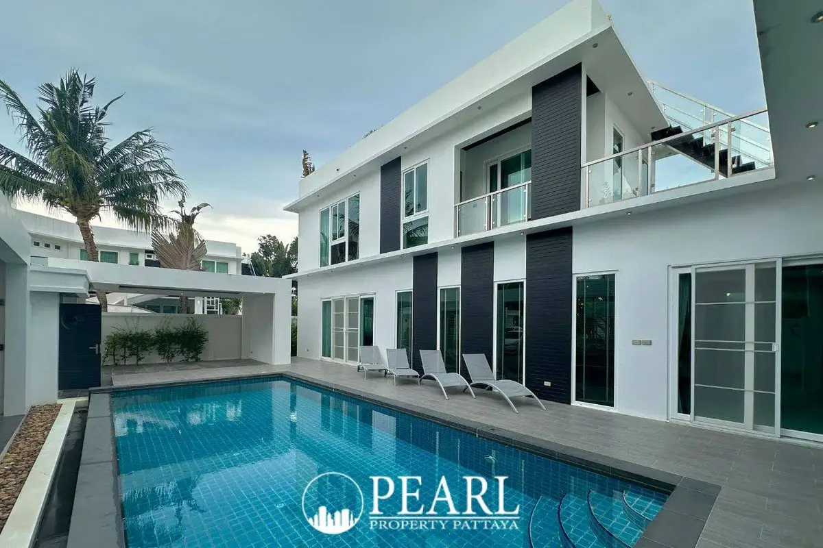 5 Bedroom House for Sale in Palm Oasis Villas exterior view