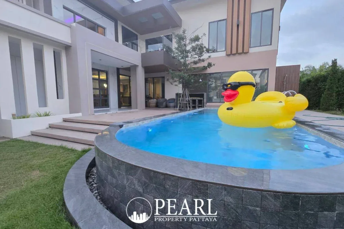 4 Bedroom Villa for Sale in Nong Prue private swimming pool