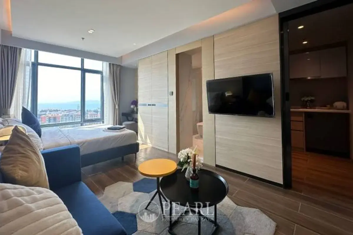 1 Bedroom Condo for Sale in Beverly Mountain Bay Pattaya comfortable bedroom with king-size bed