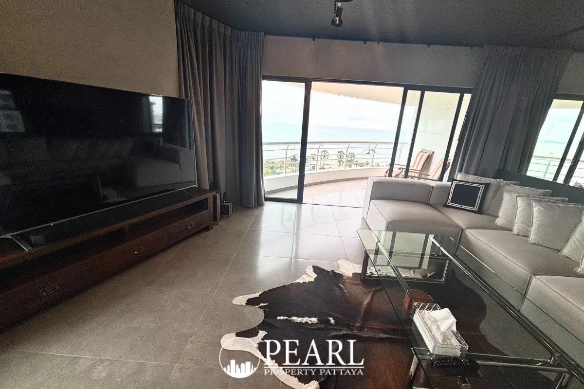 1 Bedroom Condo for Sale in Metro Jomtien Condotel balcony with sea view