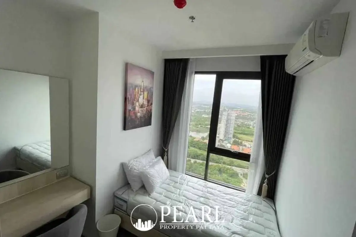 1 Bedroom Condo for Sale in Aeras private balcony overlooking Pattaya beach