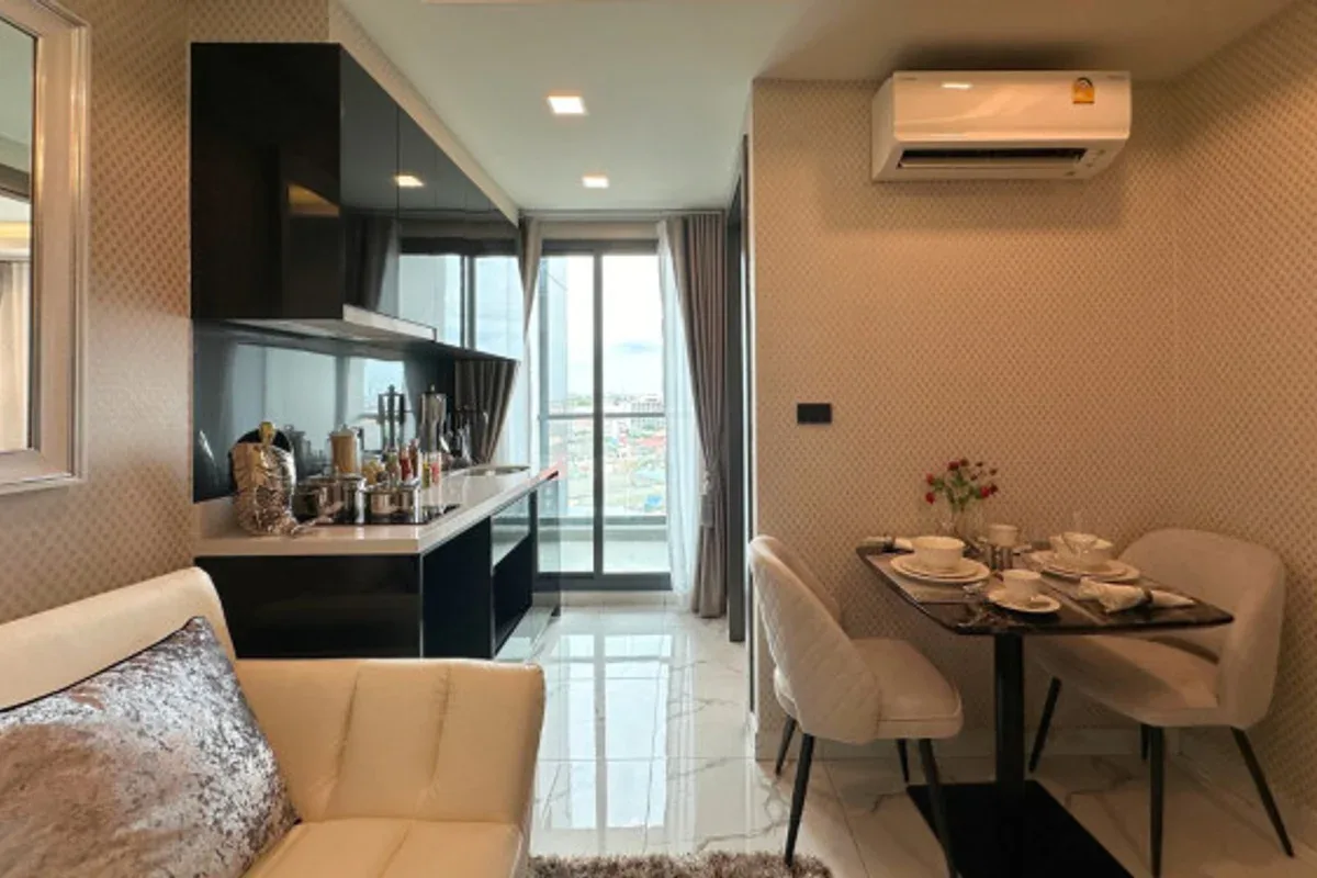 1 Bedroom Condo for Sale in Arcadia Millennium Tower bathroom with shower and vanity