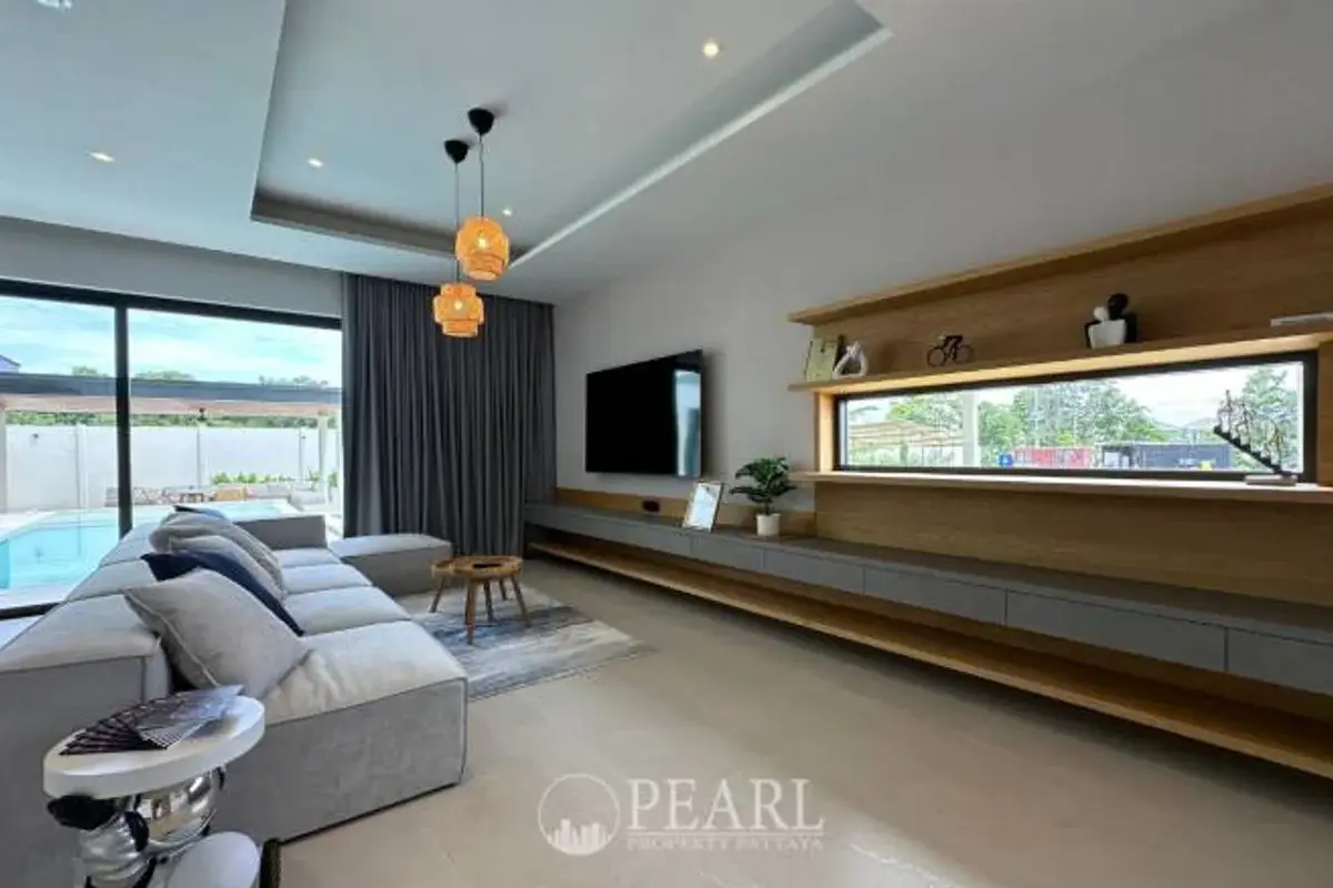 4 Bedroom Villa for Sale in Nong Pla Lai contemporary kitchen with island