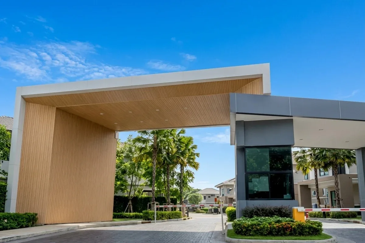 H Living Life Chaipornwithi