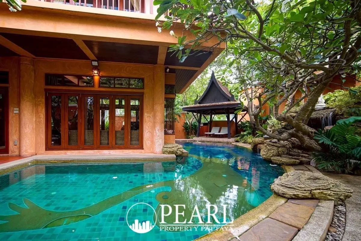 4 Bedroom House for Sale in Dharawadi spacious living room