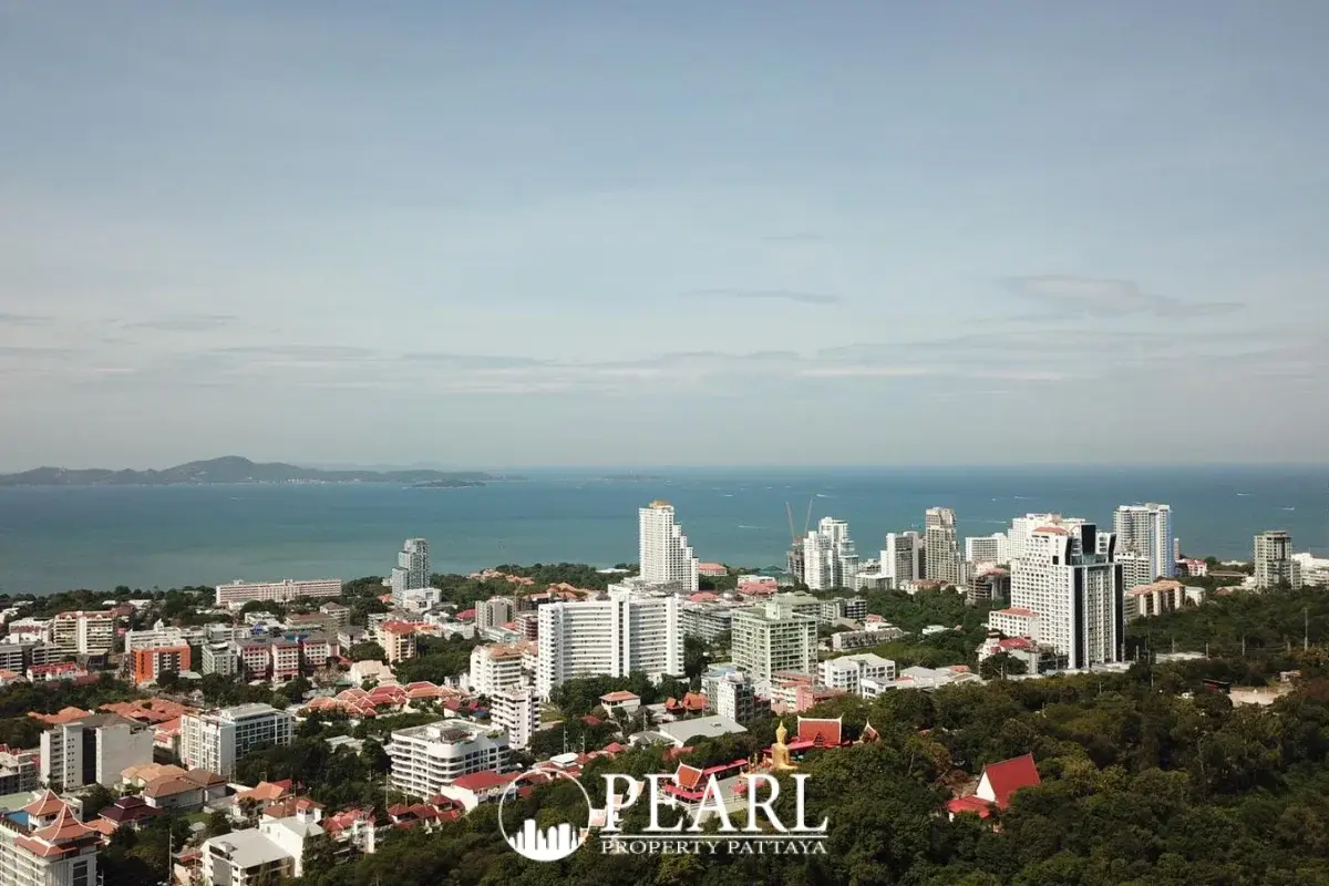1 Bedroom Condo for Sale in Grand Solaire Pattaya cozy bedroom with city view