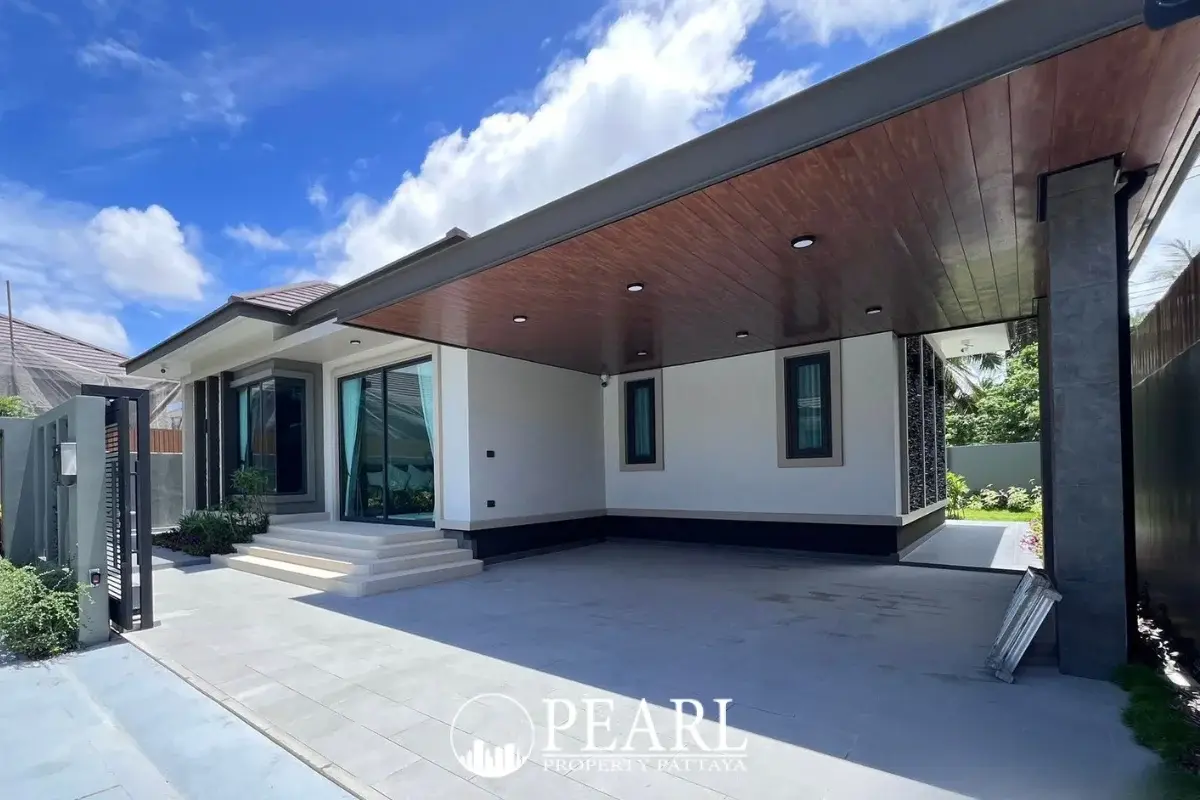 3 Bedroom House for Sale in East Pattaya exterior facade