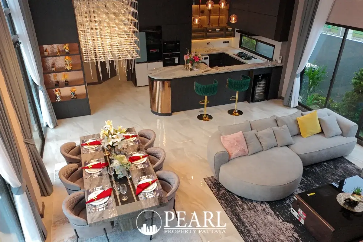 3 Bedroom House for Sale in The Richest Valley master bedroom with en-suite bathroom