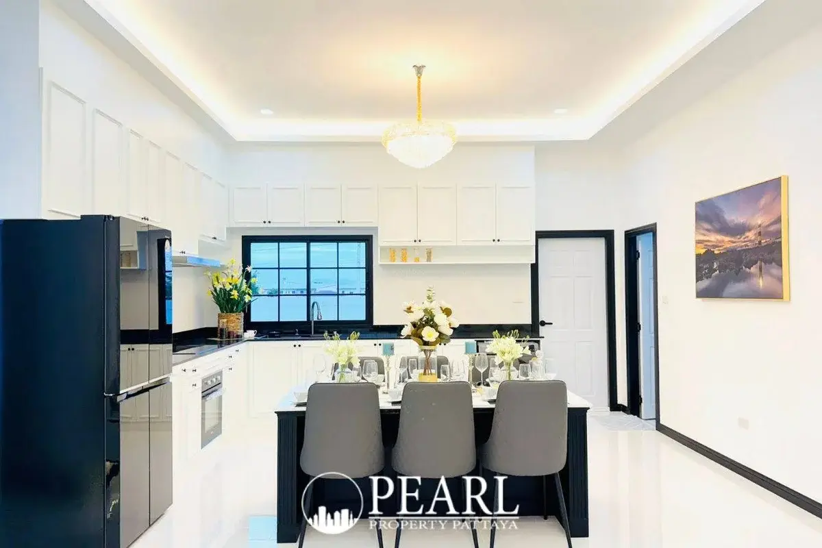 3 Bedroom House for Sale in TW. Garden Hill master bedroom with ensuite