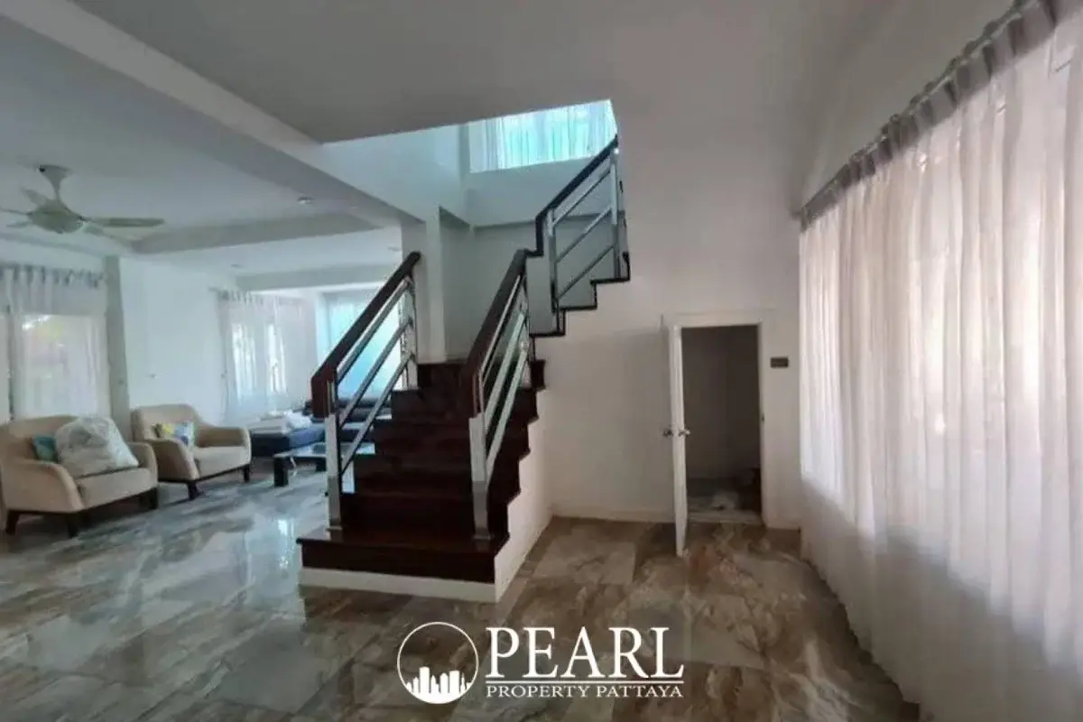 4 Bedroom House for Sale in Central Pattaya second bedroom