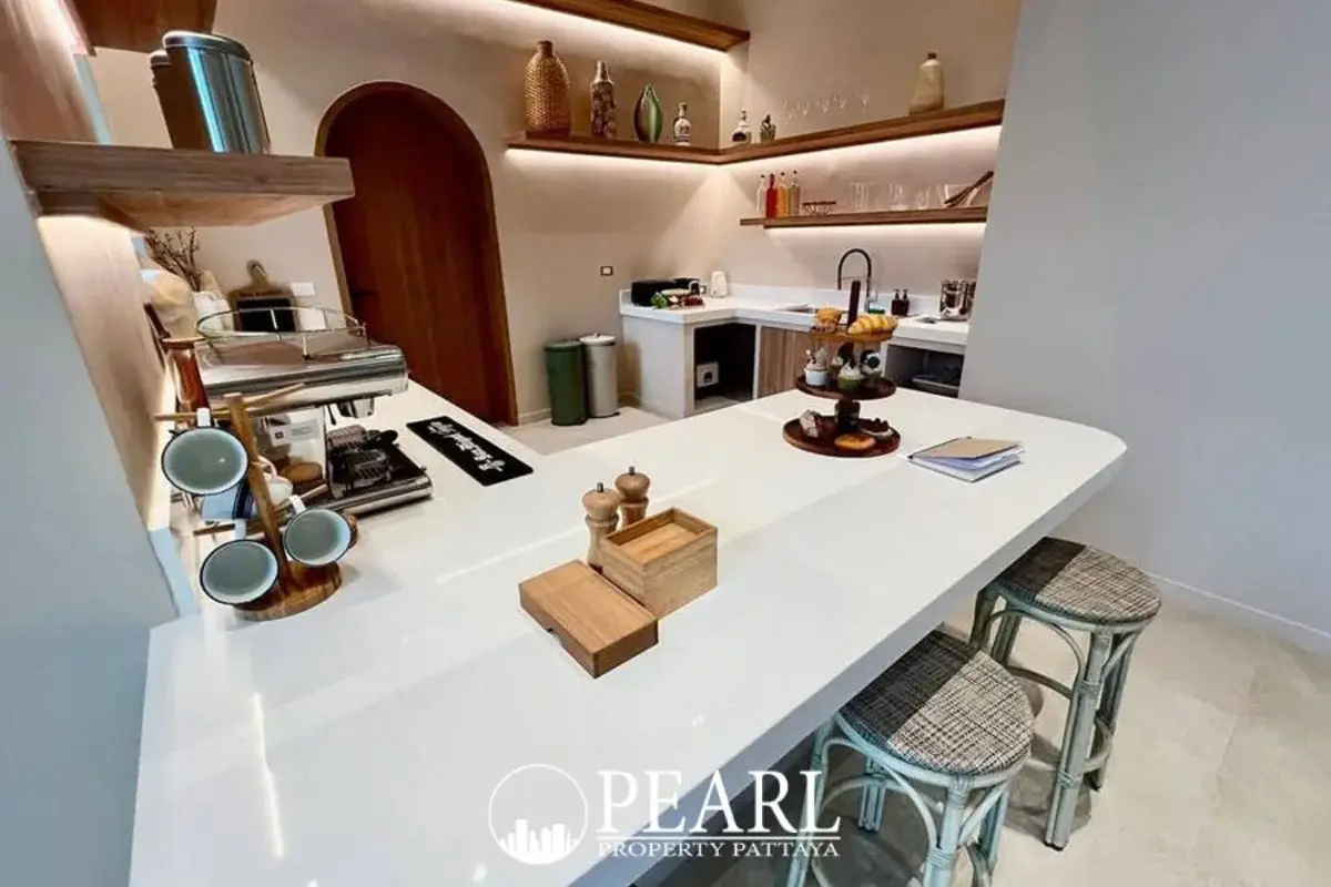 4 Bedroom House for Sale in Grand Breeze Luxury Pool Villas Pattaya master bedroom