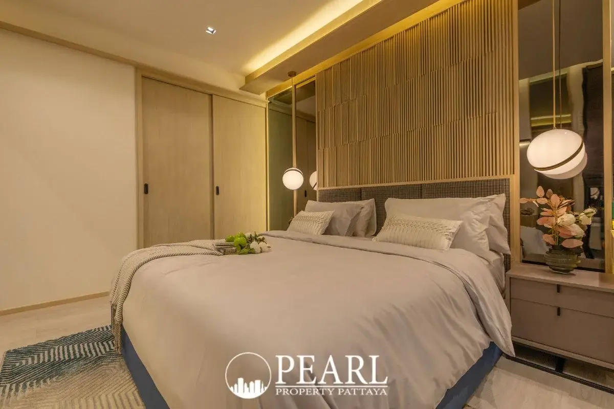1 Bedroom Condo for Sale in SKYPARK Lucean Jomtien Pattaya modern bathroom with shower